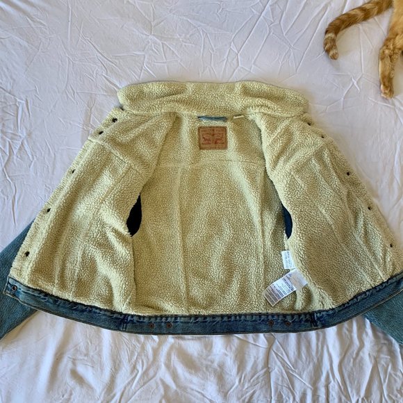 Levi's Shearling Trucker Jacket - Picture 2 of 3